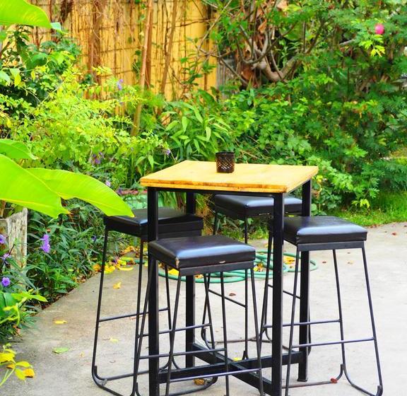 تختخواب و صبحانه Banmeesukko Phitsanulok