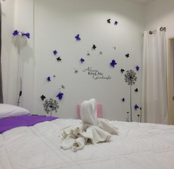 تختخواب و صبحانه Banmeesukko Phitsanulok