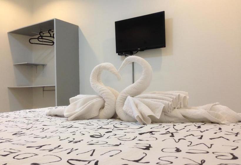 تختخواب و صبحانه Banmeesukko Phitsanulok