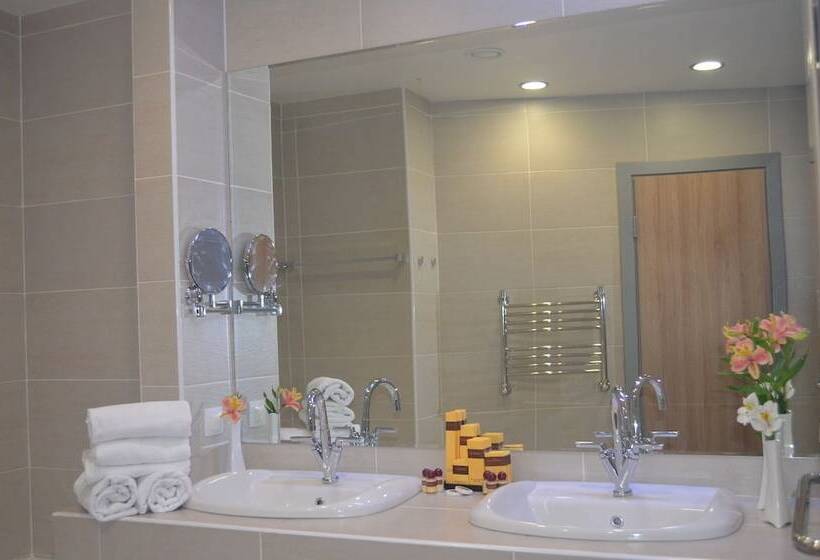 בית מלון כפרי Diana Palace