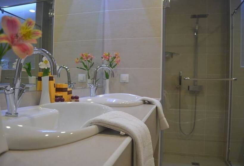 בית מלון כפרי Diana Palace