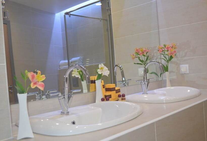 בית מלון כפרי Diana Palace