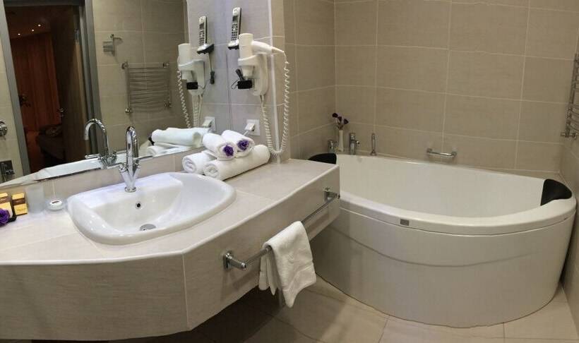 בית מלון כפרי Diana Palace