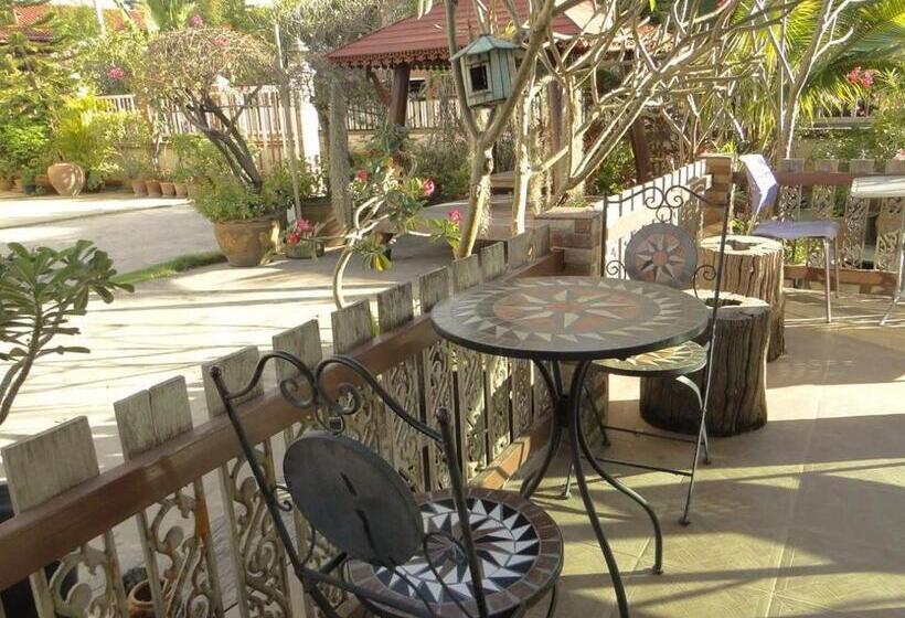 Отель Klang Muang River Home