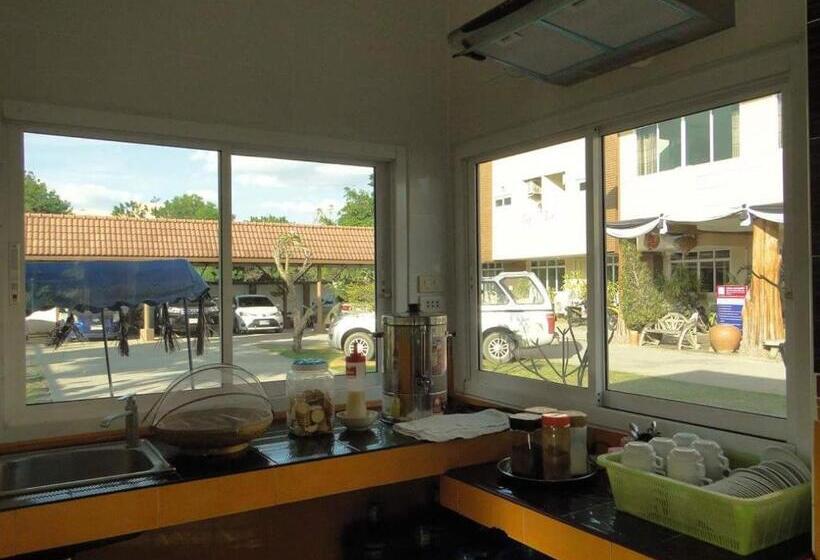 Отель Klang Muang River Home