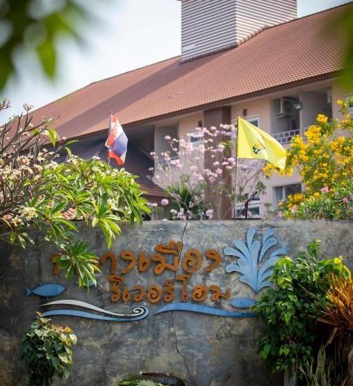 Отель Klang Muang River Home