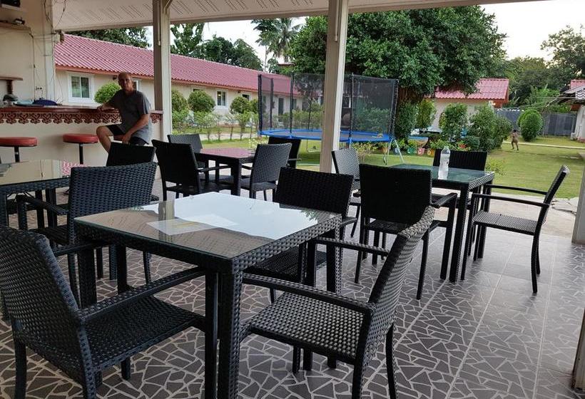 Отель Moon River Resort