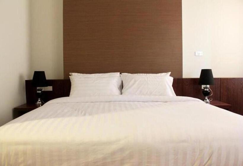 هتل The Little Nest Phuket