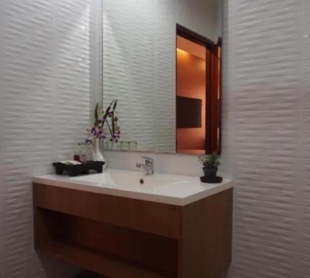 هتل The Little Nest Phuket