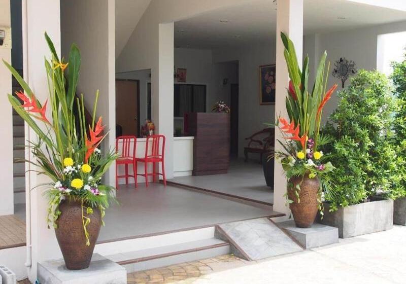 هتل The Little Nest Phuket