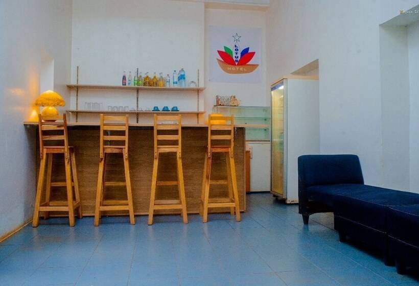 تختخواب و صبحانه Lotus Hotel Diego