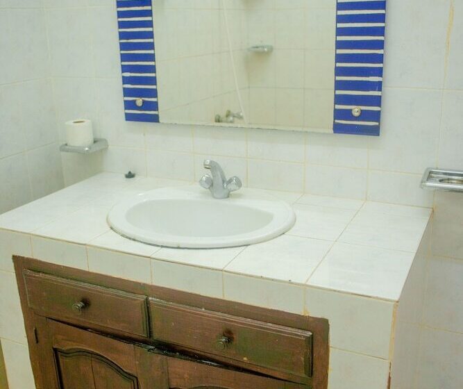 تختخواب و صبحانه Lotus Hotel Diego