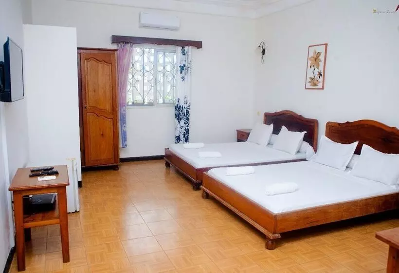 تختخواب و صبحانه Lotus Hotel Diego