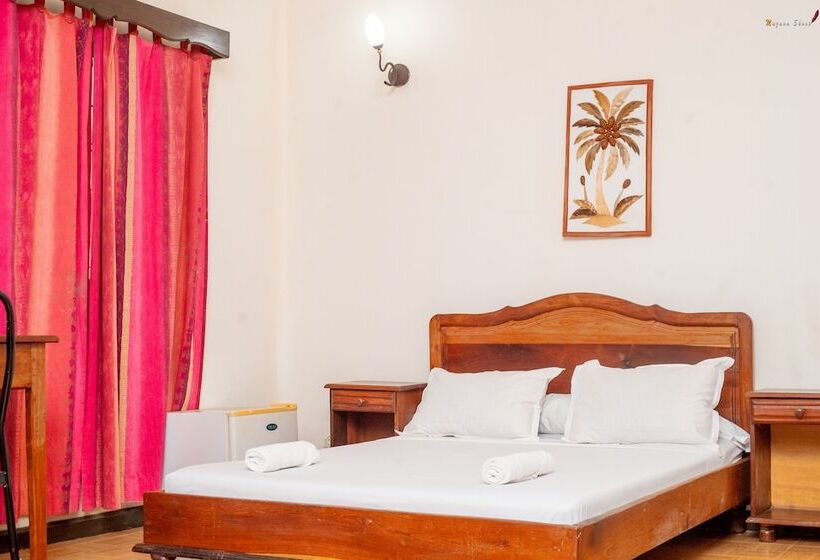 تختخواب و صبحانه Lotus Hotel Diego