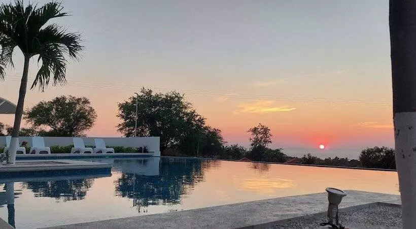 Hotelli Brisa Color Esmeralda