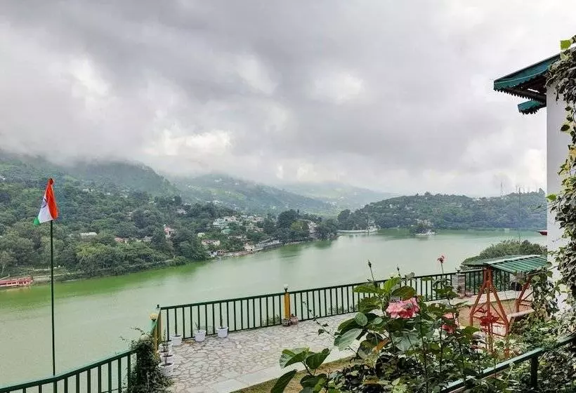 ホテル Treebo Vista Lago With Lake View