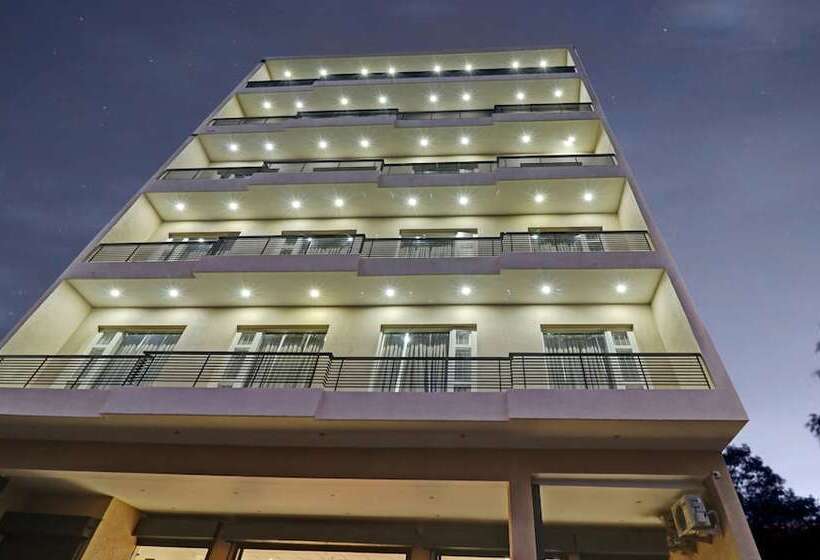 בית מלון כפרי Treebo Kamron Regency Sector 80