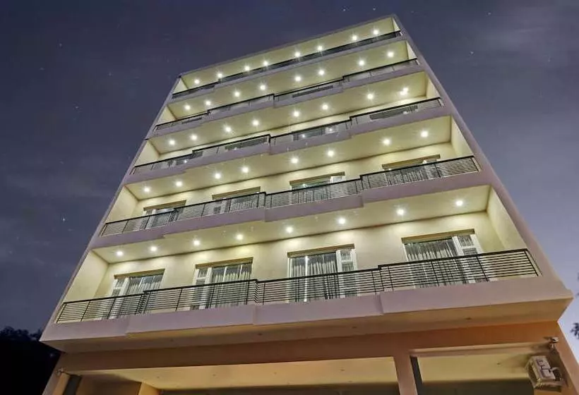 Hotelli Treebo Kamron Regency Sector 80