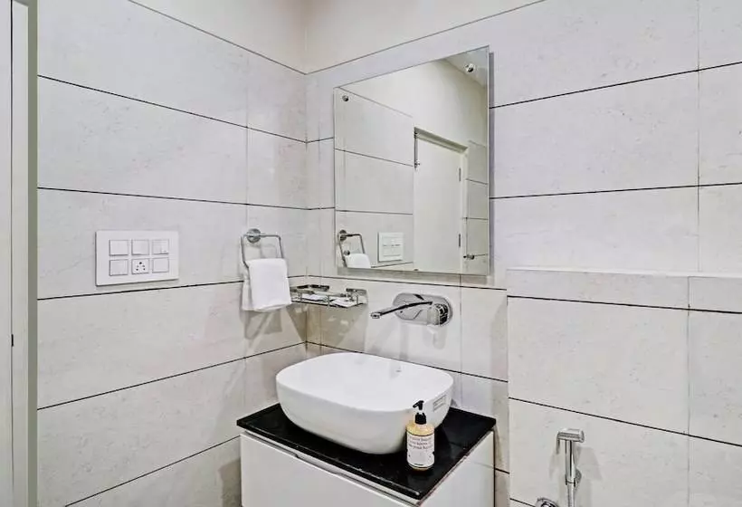 Hotelli Treebo Kamron Regency Sector 80