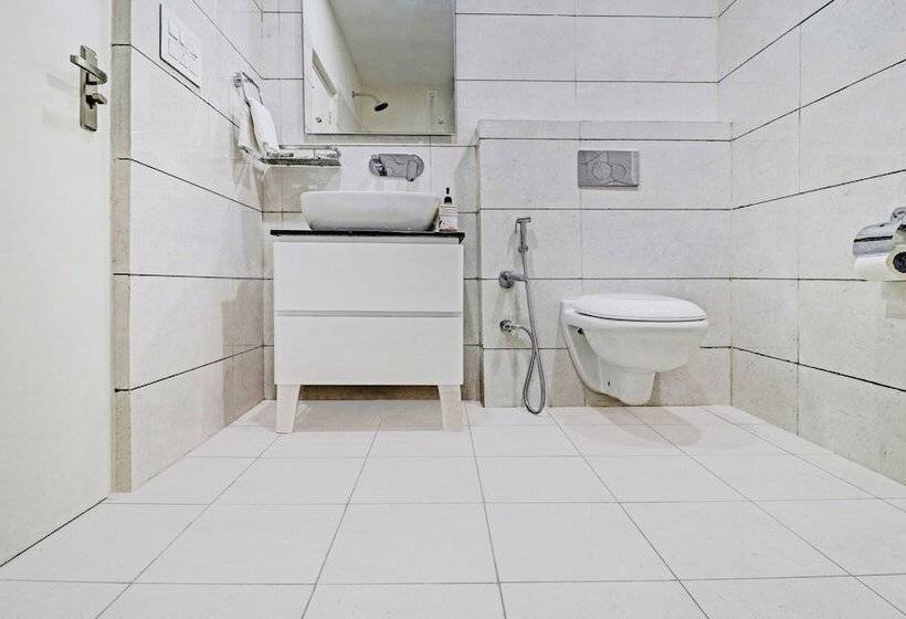 בית מלון כפרי Treebo Kamron Regency Sector 80