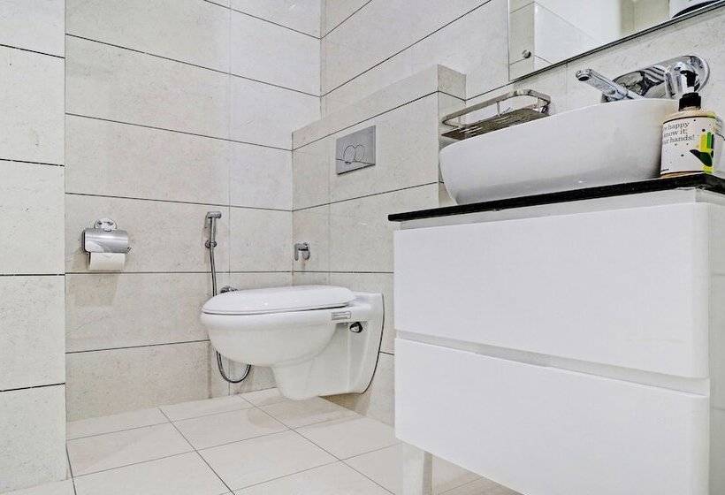 בית מלון כפרי Treebo Kamron Regency Sector 80