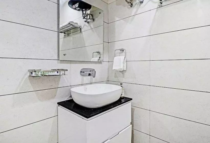 Hotelli Treebo Kamron Regency Sector 80