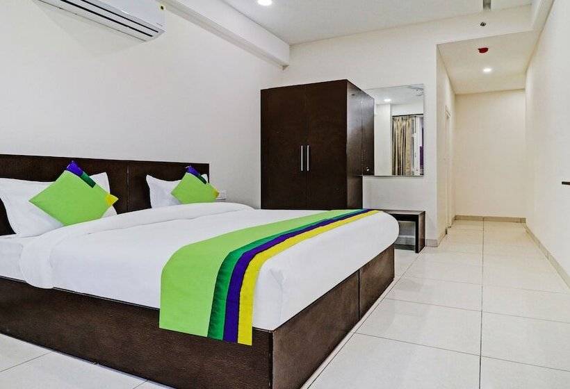 בית מלון כפרי Treebo Kamron Regency Sector 80