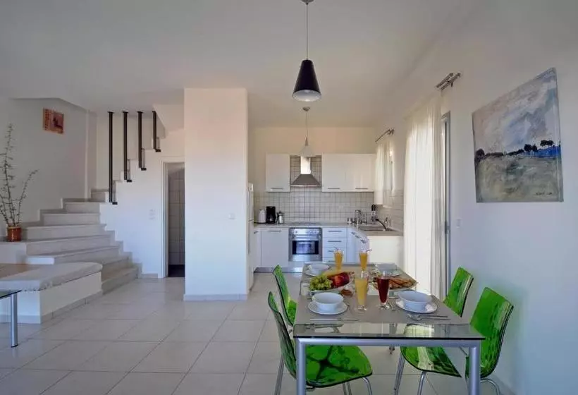 هتل Astarte Sea Villas