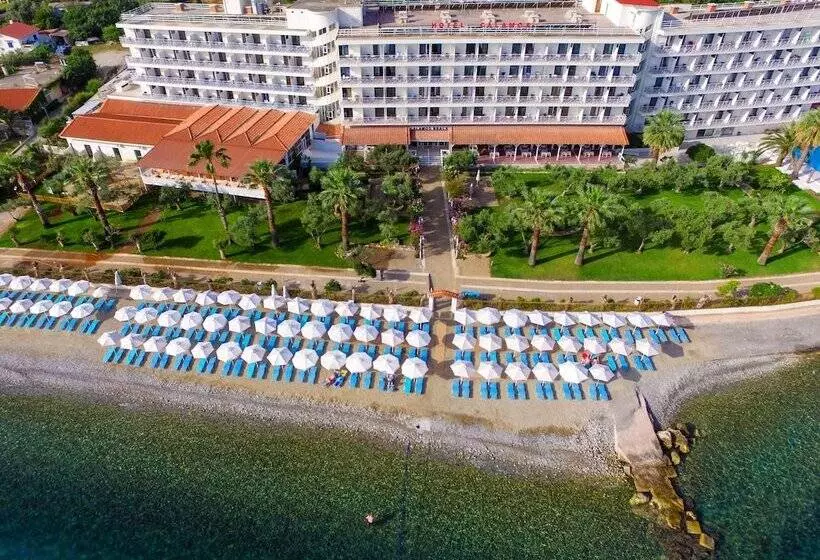 ホテル Calamos Beach Family Club