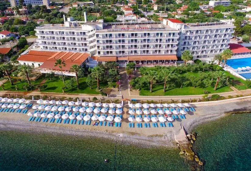 ホテル Calamos Beach Family Club
