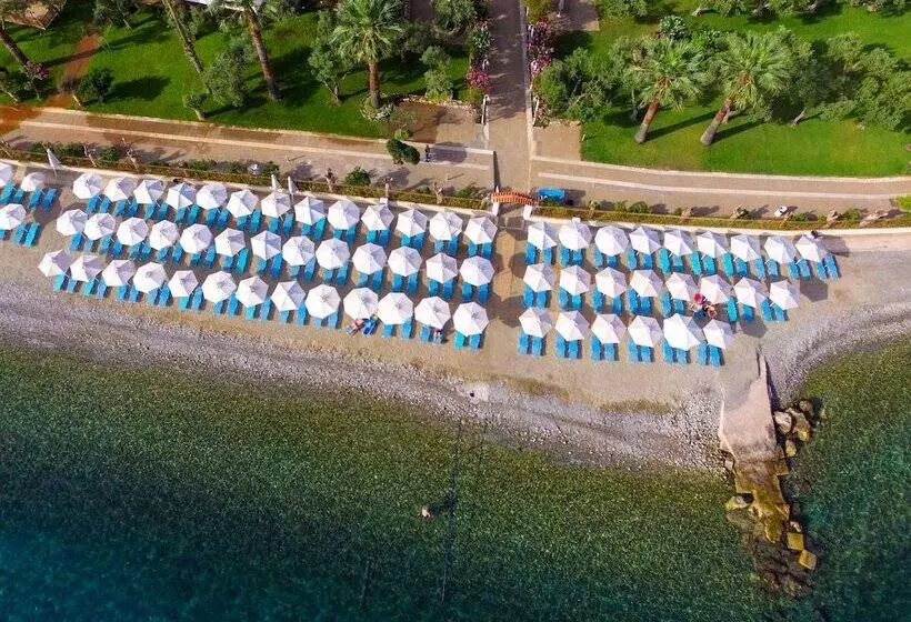 ホテル Calamos Beach Family Club