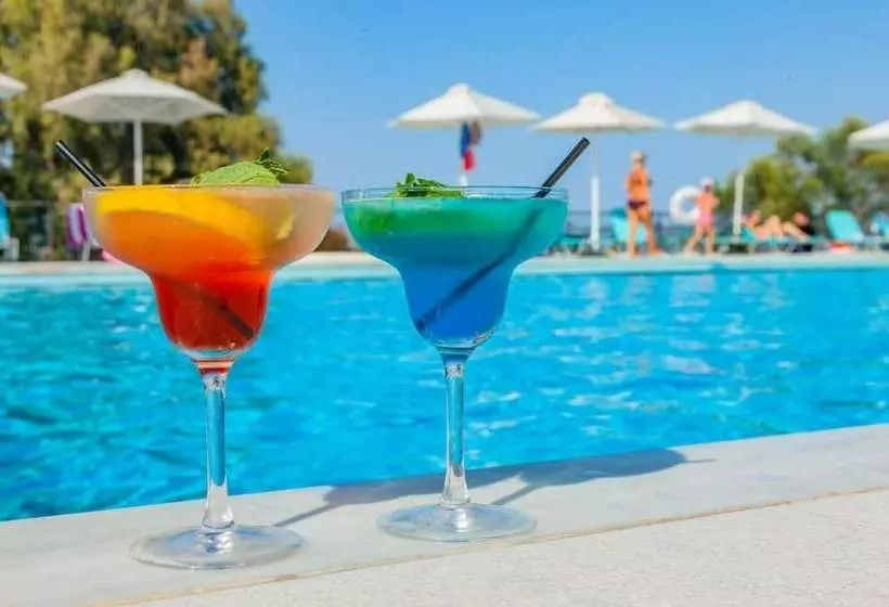 ホテル Calamos Beach Family Club