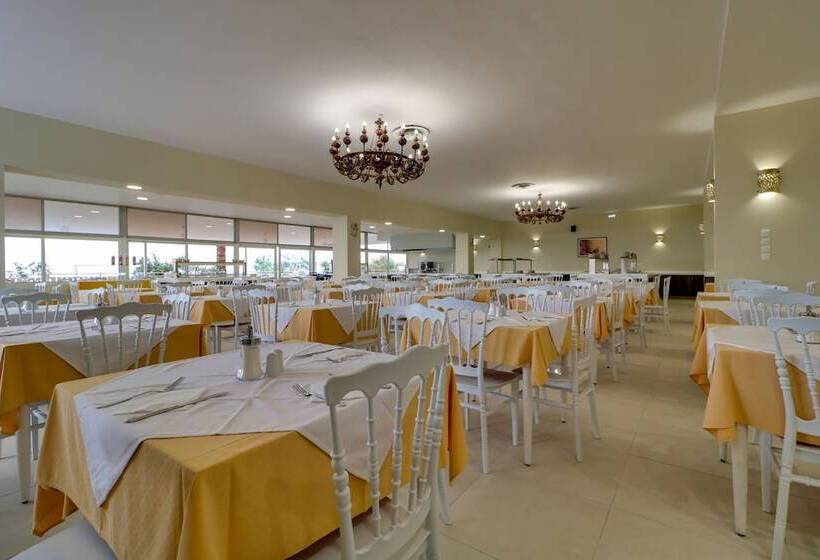 فندق Calamos Beach Family Club