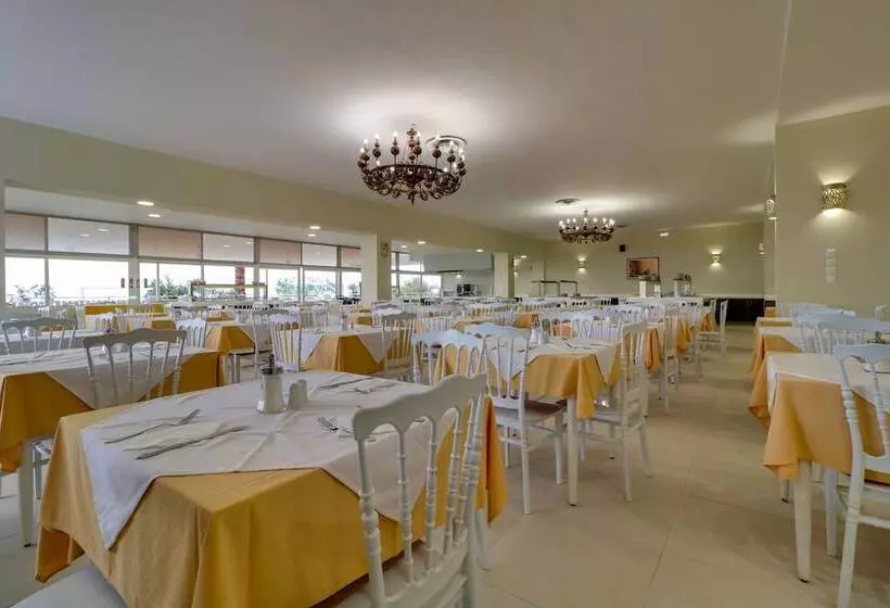 ホテル Calamos Beach Family Club