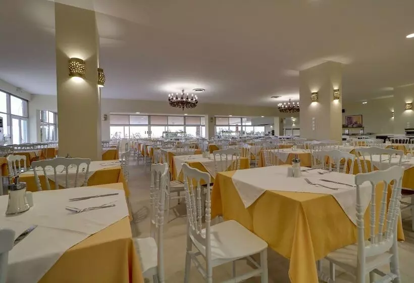 ホテル Calamos Beach Family Club