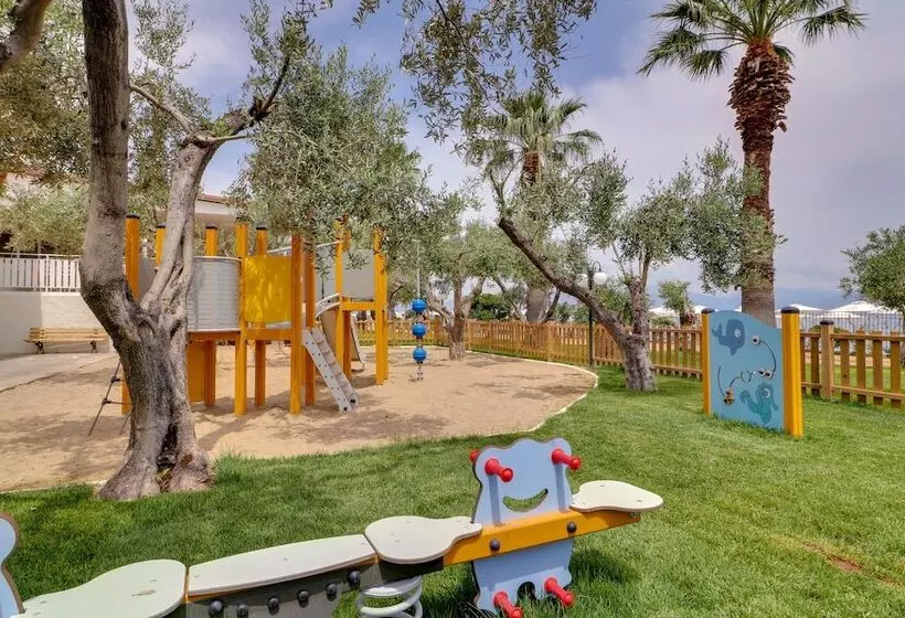 ホテル Calamos Beach Family Club