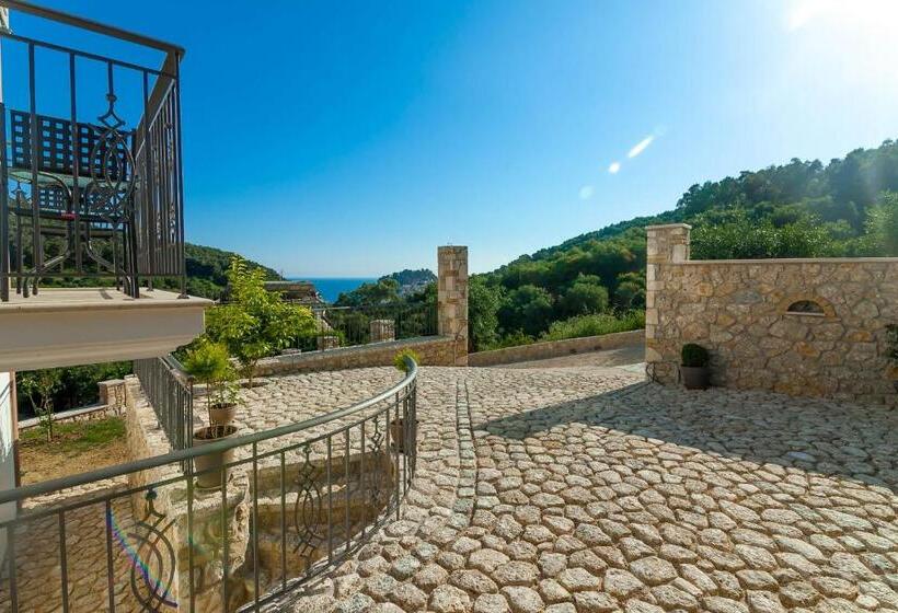 Отель Natura Luxury Suites Parga