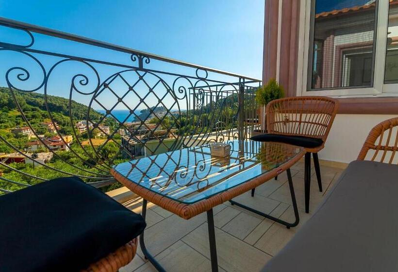 Отель Natura Luxury Suites Parga