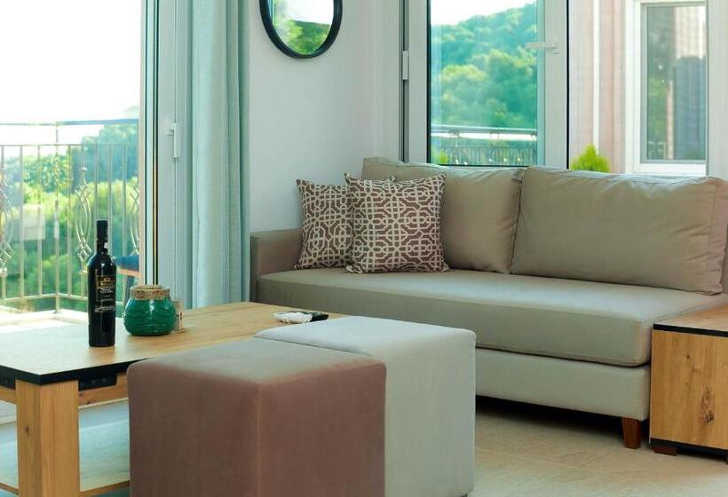 Отель Natura Luxury Suites Parga