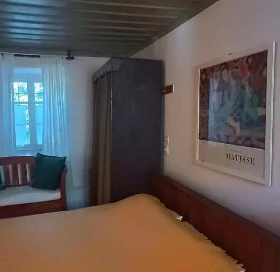 هتل Orestis House