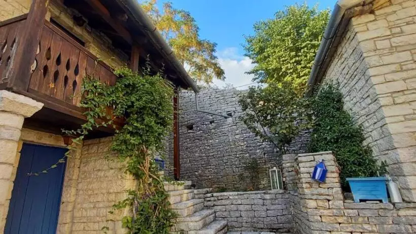 هتل Orestis House