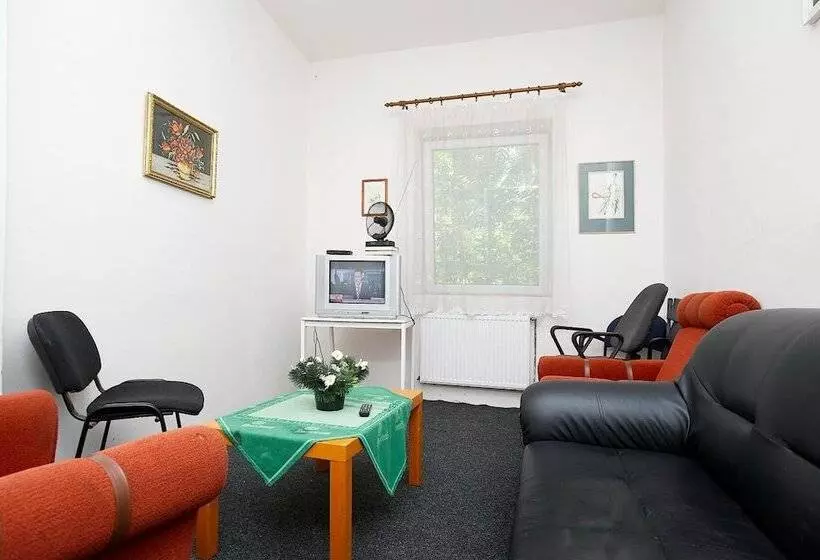 هتل Abex Hostel