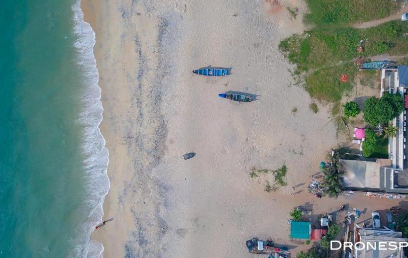 בית מלון כפרי Alleppey Holiday Beach Resort