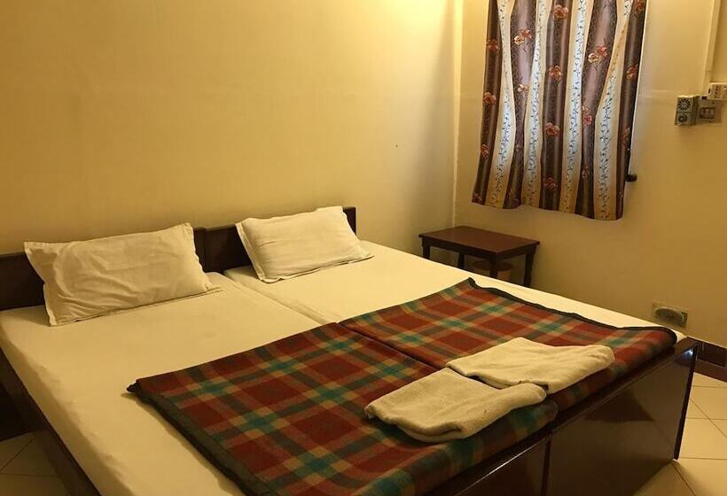 هتل Sheela, 100m From Taj Mahal