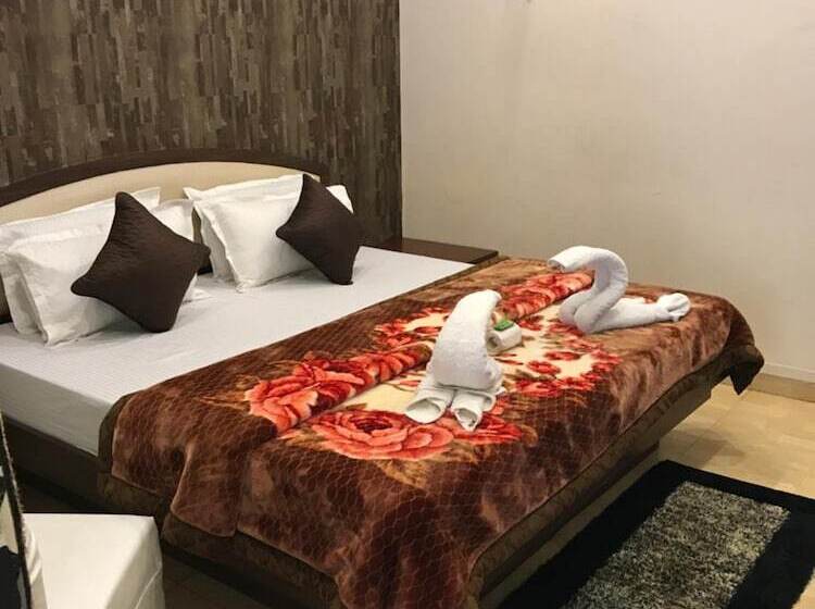 هتل Sheela, 100m From Taj Mahal