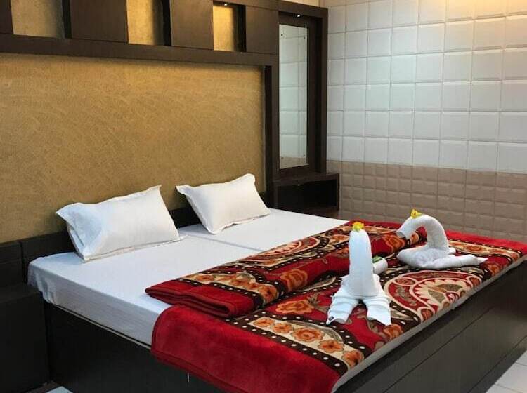 هتل Sheela, 100m From Taj Mahal