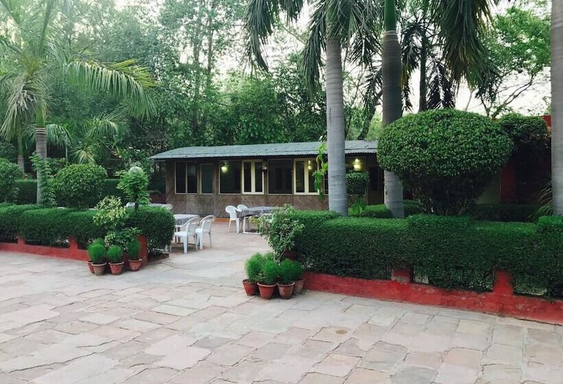 هتل Sheela, 100m From Taj Mahal