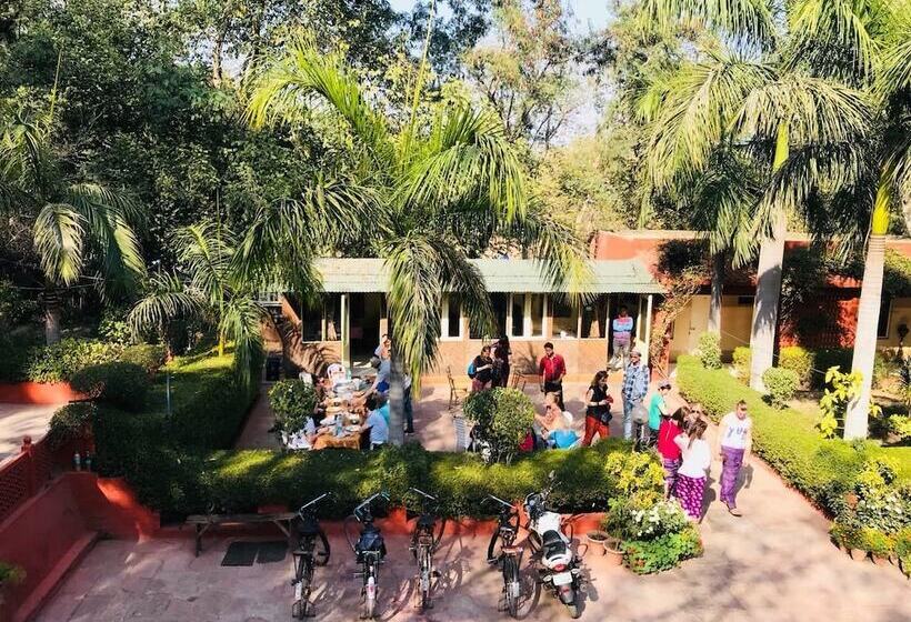 هتل Sheela, 100m From Taj Mahal