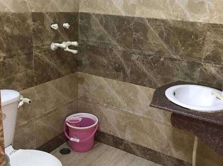 هتل Sheela, 100m From Taj Mahal