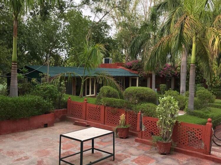 هتل Sheela, 100m From Taj Mahal